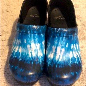 Dansko size 40 brand new clogs…wore inside the house only